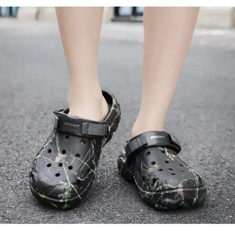 Summer Men's and Women's Wooden Clog Sandals, Classic Couple Courtyard Shoes, Men's Fashion Casual Sandals, Casual Slippers