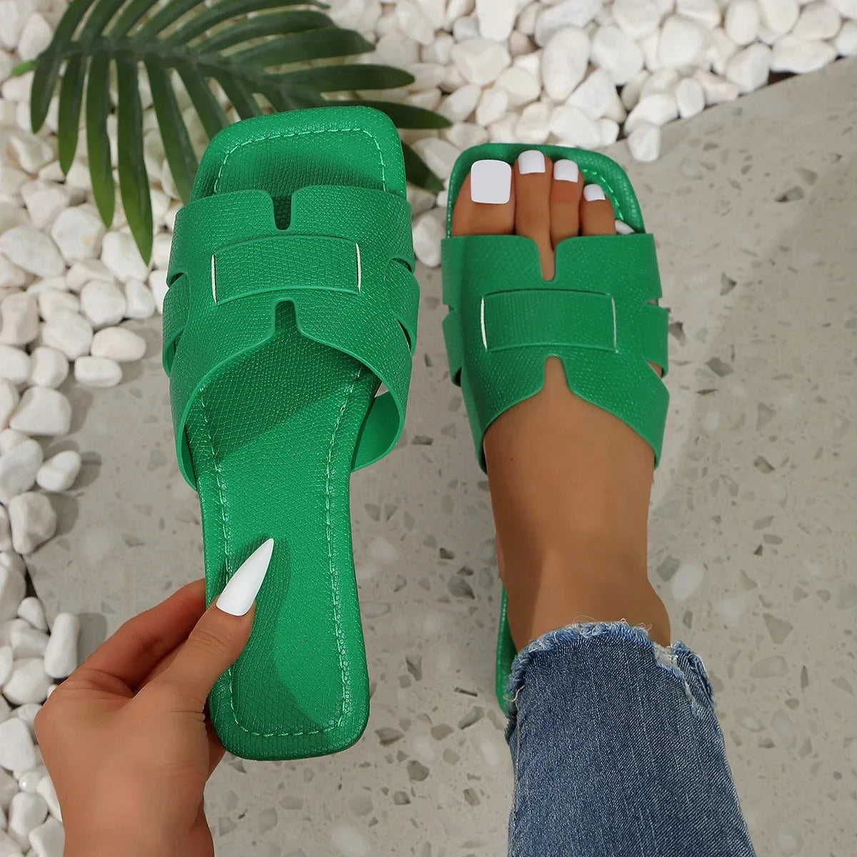 2025 Summer Women Slippers Luxury Trend Outdoor Flat Slippers Female Beach Sandals Brand Designer Shoes Big Size Slides Woman